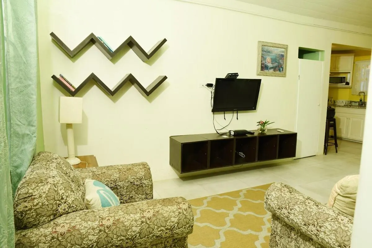 Private 2 Bedroom - Pool N Beach 205A Montego Bay Apartment
